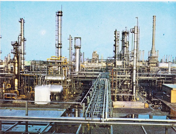 Abadan Petrochemical Complex in Gachsaran, Iran. Photo via Wikimedia Commons.