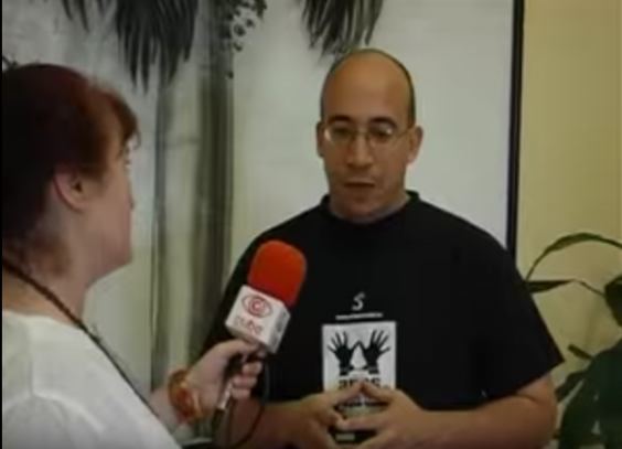Randy Alonso, director of Mesa Redondo. Image via Youtube user:   Cubainformación TV